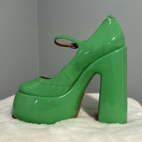 New Schutz Zayne Mary Jane Platform Heel in Patent Leather Green. - Picture 8 of 15